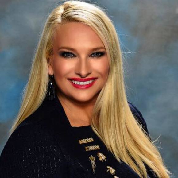 Meet your Posher, Hollie - Picture 1 of 1